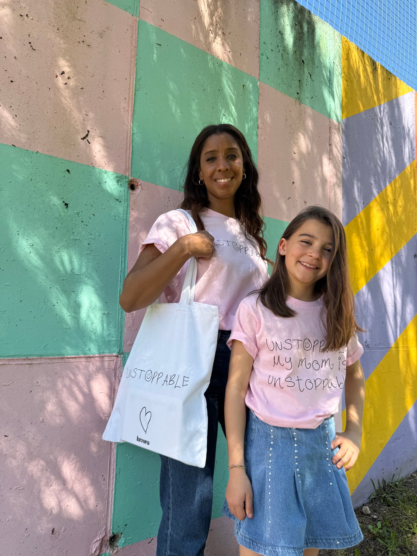 T-SHIRT CRIANÇA MY MOM IS UNSTOPPABLE